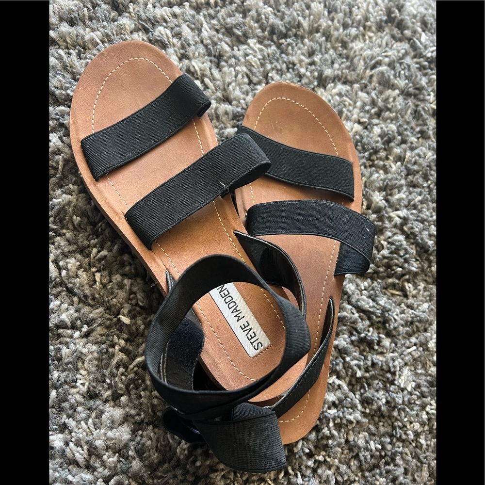 Steve Madden flat sandals